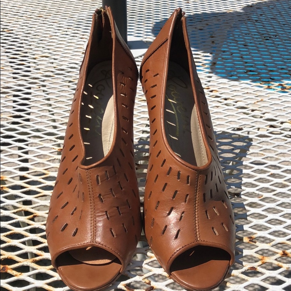 Rowen bootie style heel